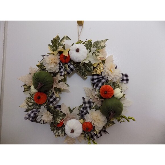 NEW Fall Wreath With Velvet Fabric Pumpkins Buffalo Plaid Bows - Picture 4 of 5